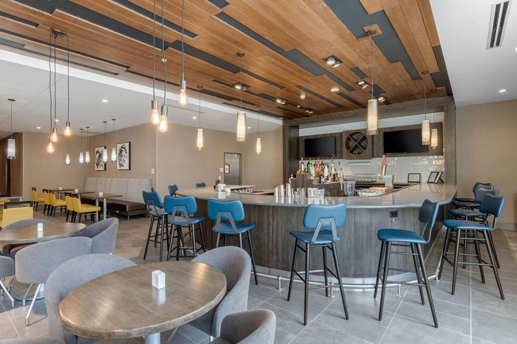 Hotel Cambria Airport
